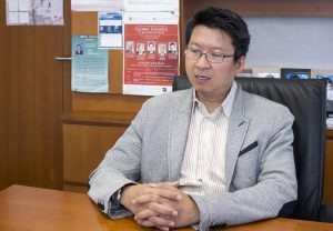 中大全球經濟及金融研究所常務所長莊教授不認為佔中會減低國際投資者對港的信心,國內投資亦未見減少。