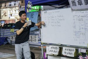 在銅鑼灣佔領區設有街頭課室,有海外華僑特意回港支持雨傘運動,擔任德文教師,吸引不少途人聽課,